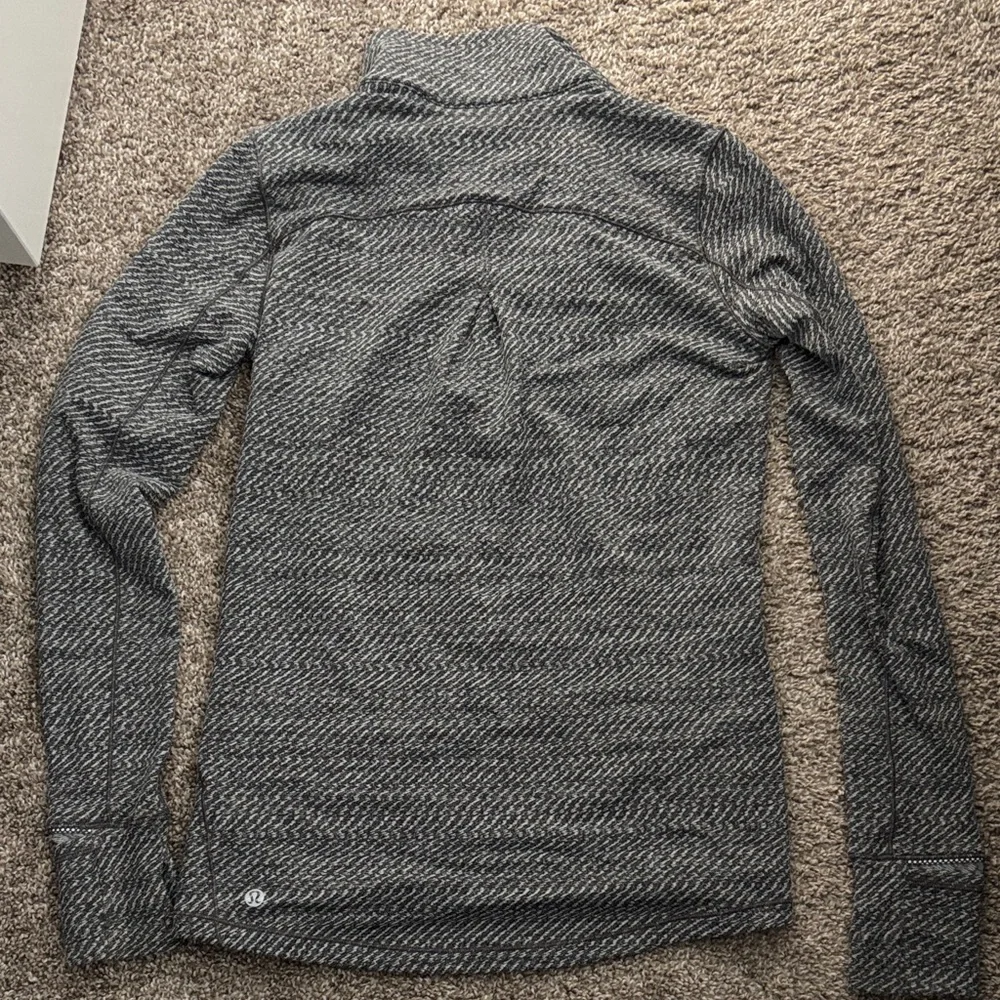 Chic Lulemon Patterned Pullover - Picture 2 of 3